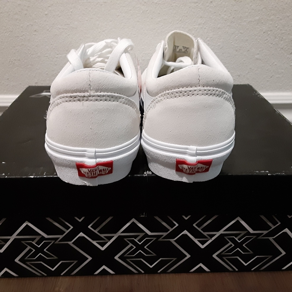 Vans - Picture 3 of 4